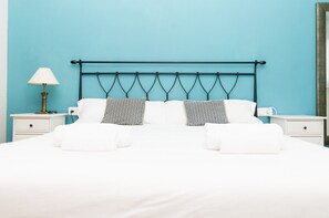 2 habitaciones, tabla de planchar con plancha, wifi y ropa de cama