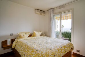 1 slaapkamer, een strijkplank/strijkijzer, gratis wifi, beddengoed