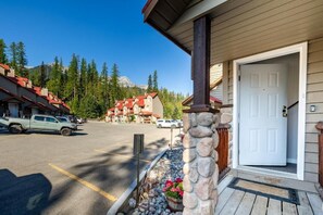 Front of property - Stone Creek Chalet by Fernie Lodging CO (Fernie)