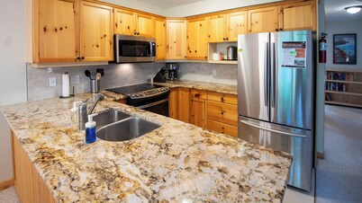 Stone Creek Chalet by Fernie Lodging CO