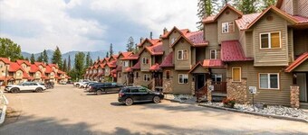 Stone Creek Chalet by Fernie Lodging CO