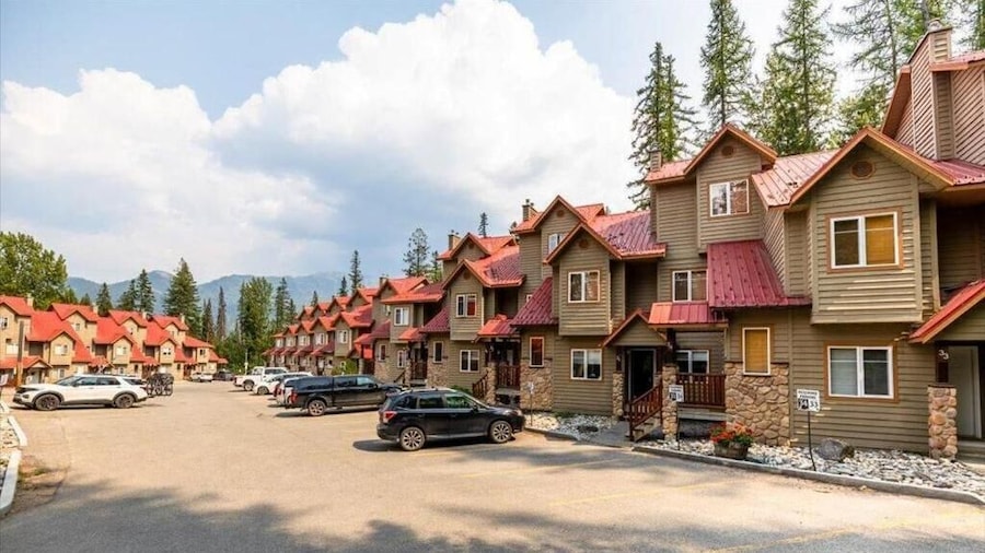 Stone Creek Chalet by Fernie Lodging CO