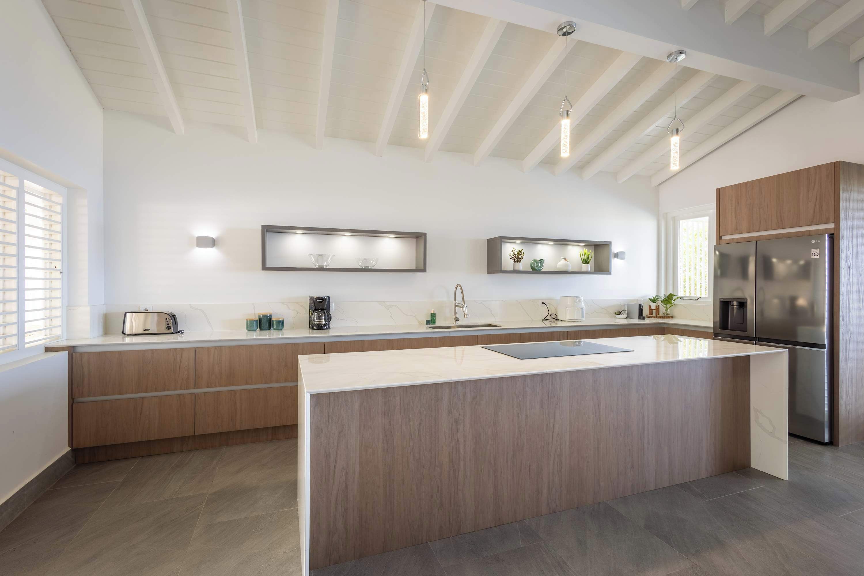 Køleskab, mikrobølgeovn, ovn, kogeplade