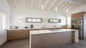 Køleskab, mikrobølgeovn, ovn, kogeplade