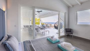 4 slaapkamers, een strijkplank/strijkijzer, wifi