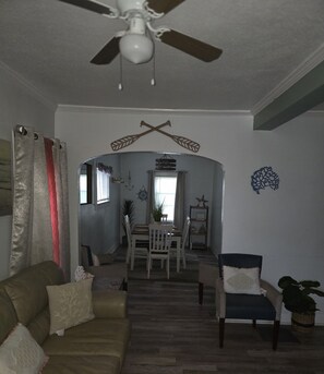 Smart TV, fireplace, stereo
