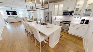 House, 5 Bedrooms | Private kitchen | Fridge, oven, coffee/tea maker, toaster