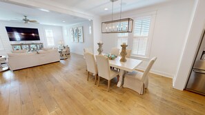 House, 5 Bedrooms | Dining