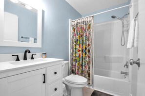 Condo, 2 Bedrooms | Bathroom | Towels - Cozy 2br Condo - Beachside Bliss With Yard Space 2 Bedroom Condo (Cape May)