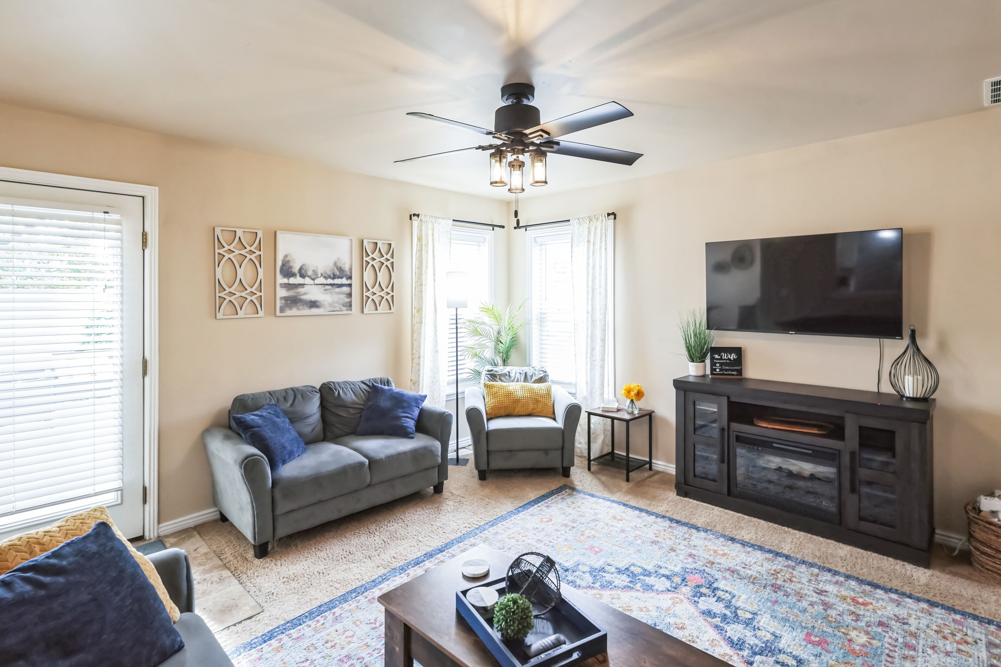 House, 4 Bedrooms | Living area | Smart TV