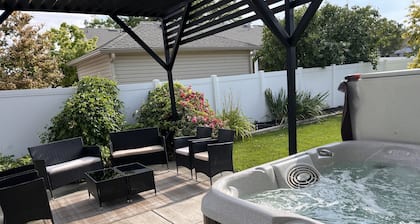 Cozy Corner Oasis With Hot Tub 4 Bedroom Home