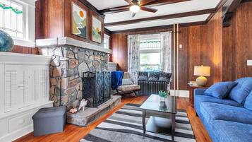 House, 4 Bedrooms | Living area | Smart TV, streaming services