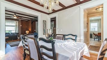 House, 4 Bedrooms | Dining