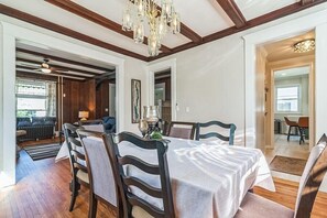 Casa, 4 habitaciones | Restaurantes