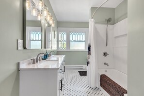 House, 4 Bedrooms | Bathroom | Towels, shampoo