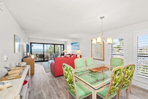 Condo, 2 chambres | Intérieur
