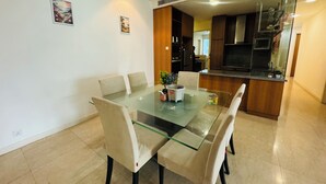 Penthouse Presidential, 3 phòng ngủ, phòng tắm riêng, quang cảnh thành phố | Bếp riêng | Tủ lạnh, lò vi sóng, lò nướng, bếp nấu 