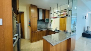 Penthouse Presidential, 3 phòng ngủ, phòng tắm riêng, quang cảnh thành phố | Bếp riêng | Tủ lạnh, lò vi sóng, lò nướng, bếp nấu 