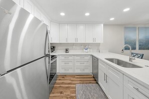 Condo, 2 Bedrooms | Private kitchen | Cookware/dishes/utensils