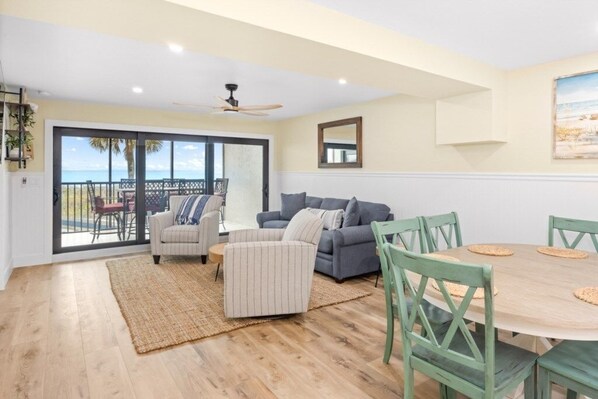 Condo, 3 habitaciones | Área de sala de estar