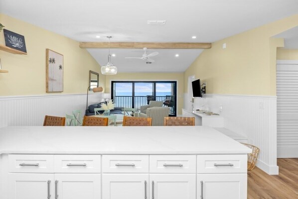 Condo, 2 Bedrooms | Bahagian dalam