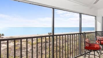 Condo, 2 Bedrooms | Property grounds