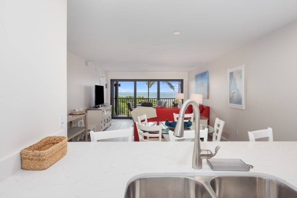 Condo, 2 Bedrooms | Private kitchen | Cookware/dishes/utensils