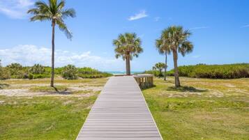 Condo, 2 Bedrooms | Property grounds