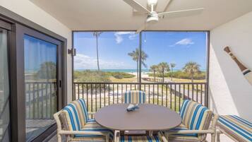 Condo, 2 habitaciones | Restaurante al aire libre