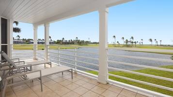 Condo, 2 Bedrooms | Property grounds