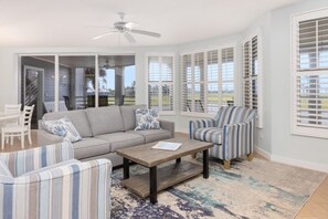 Condo, 2 Bedrooms | Living area