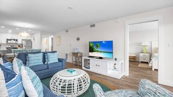 Condo, 2 habitaciones | Área de sala de estar