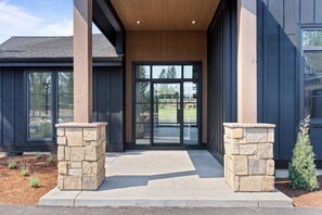 House, 5 Bedrooms | Exterior detail