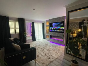 Apartment | Interior - The Exclusive Jacuzzi Apartment (Birmingham)