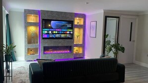 Interior - The Exclusive Jacuzzi Apartment (Birmingham)