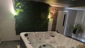 Spa - The Exclusive Jacuzzi Apartment (Birmingham)