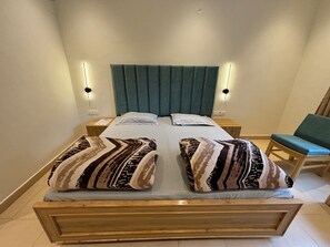 Chambre Standard double, vue sur le parc | Bureau, espace de travail pour ordinateurs portables