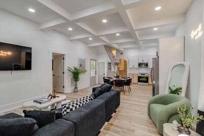 Carolina Dreaming / 4 BDRM / Sleeps 14 / Walking distance to Williams-Brice