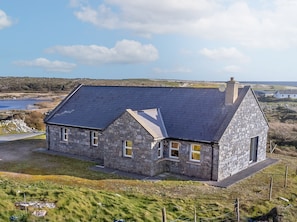 Exterior - Campbell's Cottage - Picturesque and Peaceful (Roundstone)