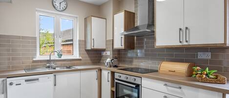 Kühlschrank, Mikrowelle, Ofen, Wasserkocher