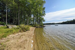 On the beach - Upscale Lake House with Dock, Beach & Panoramic Views (Harrison)