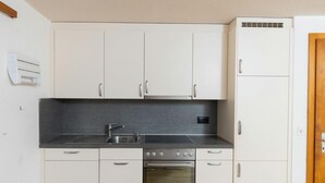 Coffee/tea maker, fridge, oven, stovetop - House Slalom Saas Fee (Saas Fee)