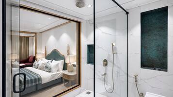 Premium-Zimmer, Talblick | Badezimmer | Dusche, Regendusche, kostenlose Toilettenartikel, Haartrockner