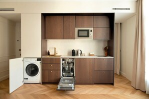 Microwave, dishwasher, coffee/tea maker, toaster