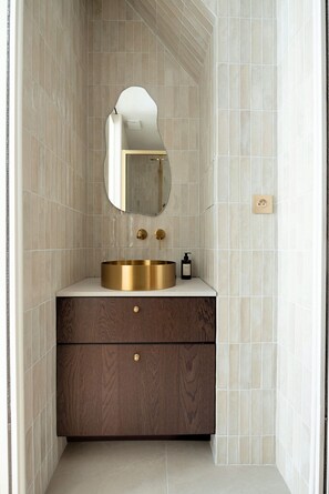 Sèche-cheveux, serviettes fournies