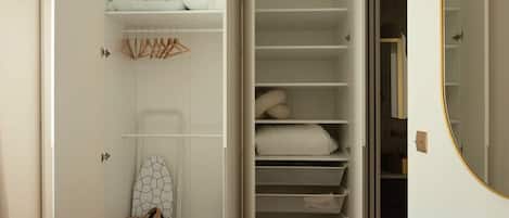 1 chambre, bureau, fer et planche à repasser, Wi-Fi gratuit