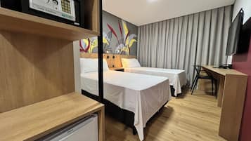 Quarto duplo superior, vista para a cidade | Cortinas blackout, Wi-Fi de cortesia, roupa de cama