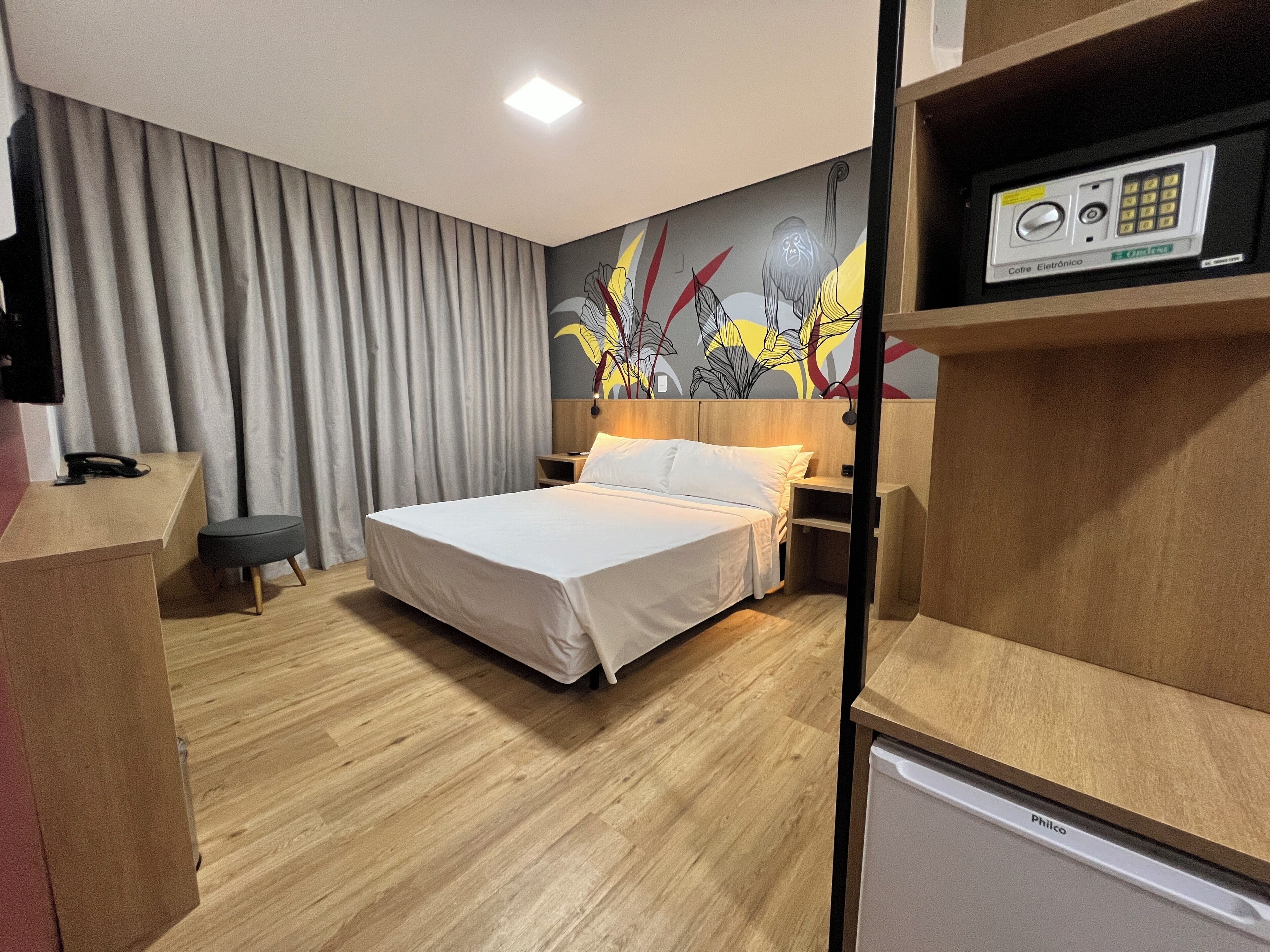 Blackout drapes, free WiFi, bed sheets