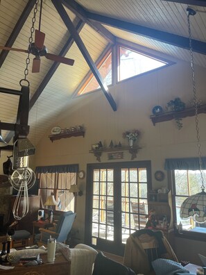 Interior - Charming 2-bedroom cabin with WiFi in the the Smokey Mountains (Murphy)