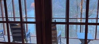 Charming 2-bedroom cabin with WiFi in the the Smokey Mountains